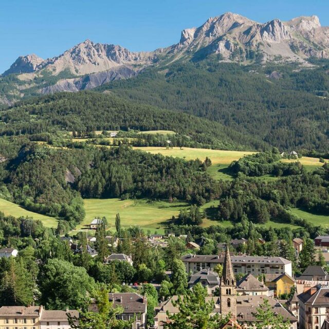 Ville de Barcelonnette 04 , une ville à la montagne à découvrir dans les Alpes