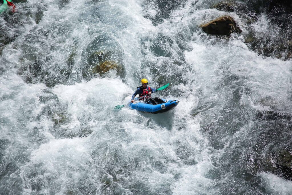 Take part in a Kayak raft descent on the Ubaye only 20 minutes from Barcelonnette in Lauzet