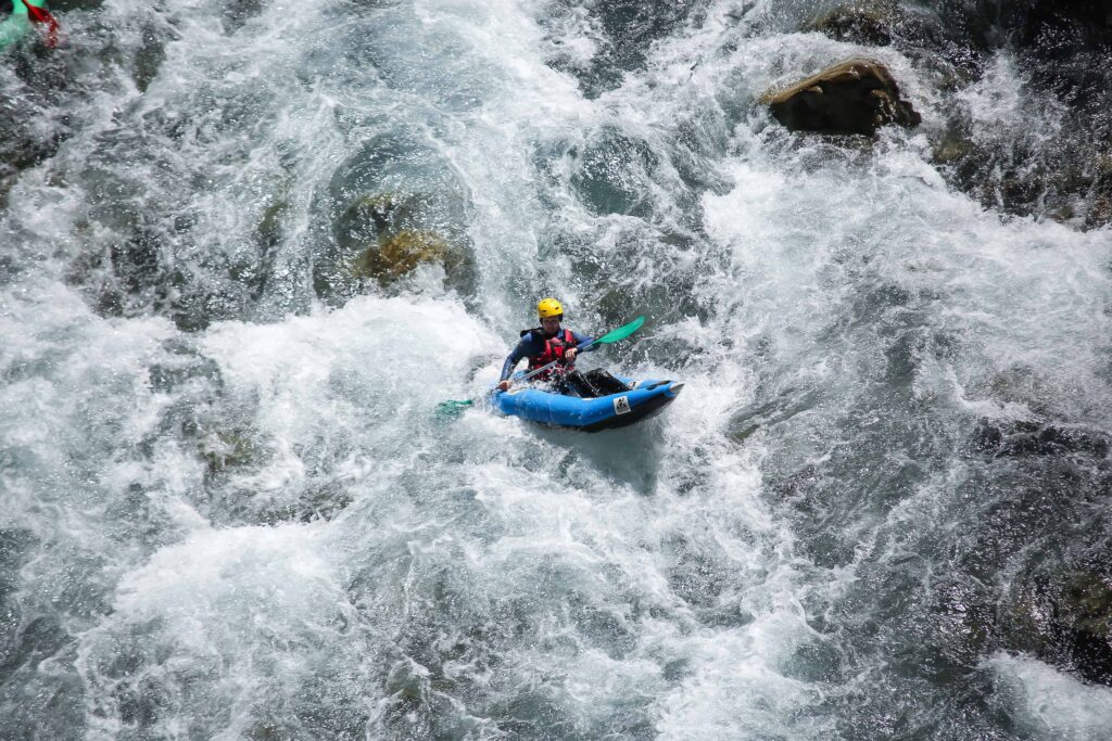 Participez à une descente en Kayak raft sur l'Ubaye seulement à 20 minutes de Barcelonnette au Lauzet