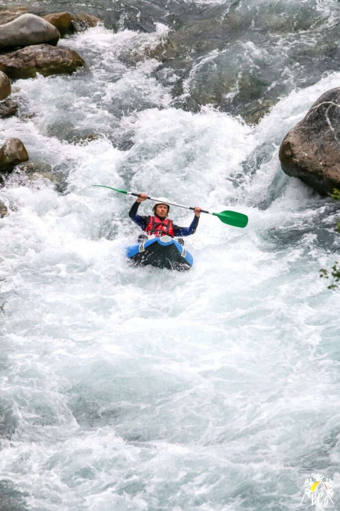 Kayak rafting descent in Barcelonnette with crazy water rafting