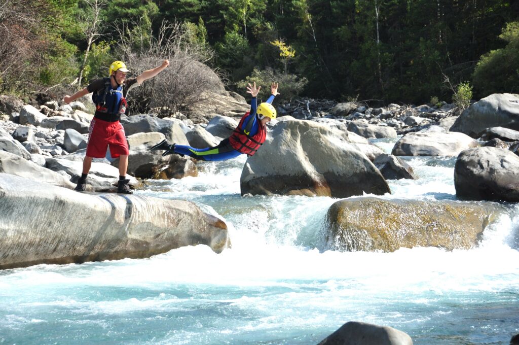 Découvrez l'Aventure rafting sur l'Ubaye au Lauzet proche de Barcelonnette