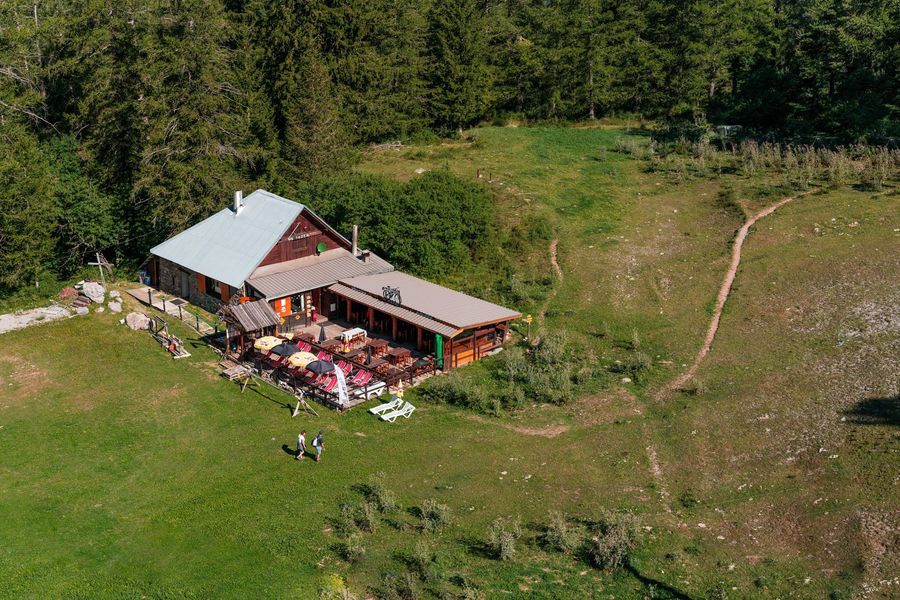 Mangez local au Restaurent d'altitude avec vue sur le lac de Serre Ponçon