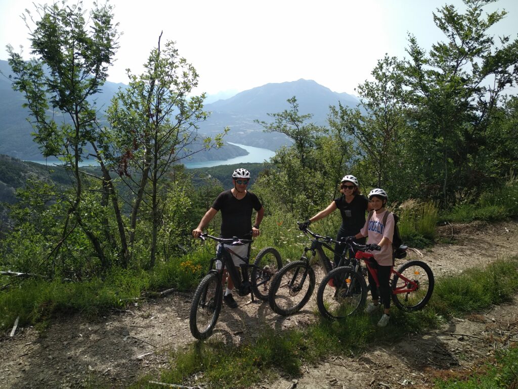 Elektrische mountainbike-excursie in de PACA-regio, Alpes de Haute Provence Buitencursus kasponçon