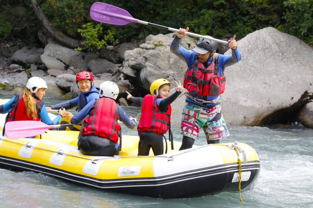 Découvrez la vallée du Guil en descente en rafting.