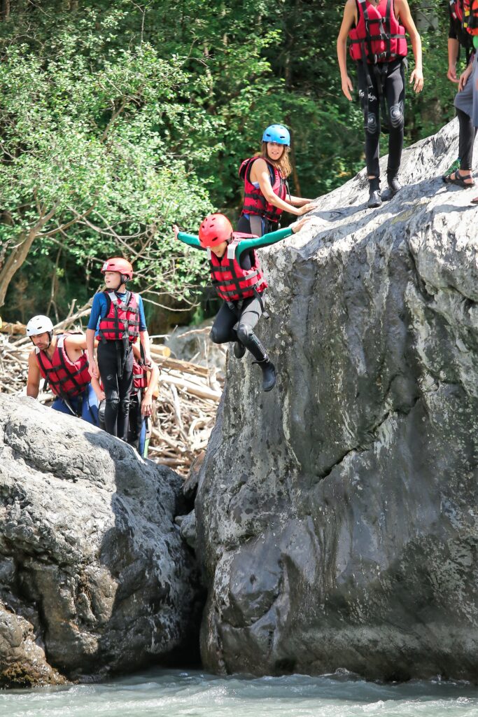 Come and jump into Ubaye during a 04 rafting descent in the Alps