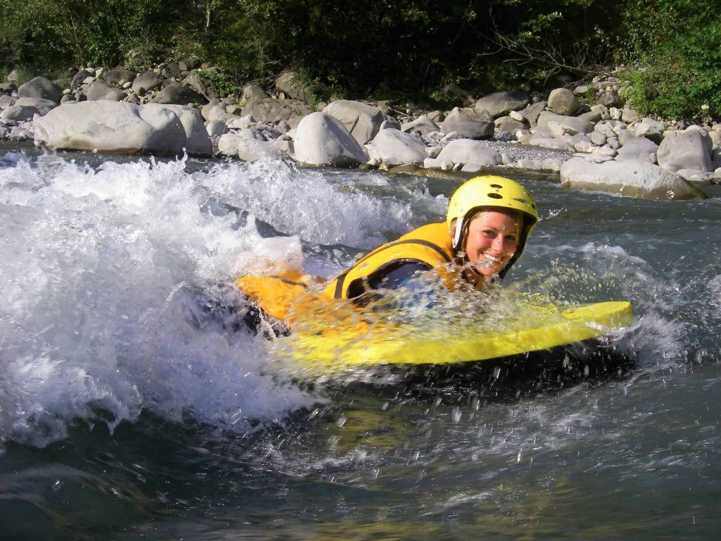 Hydrospeed surfen tijdens een multi-activiteitencursus