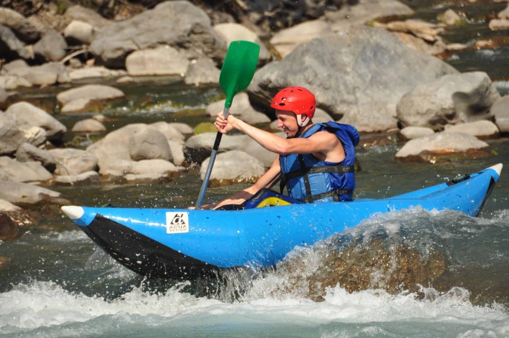 Inflatable kayak in Ubaye greenhouse Ponçon