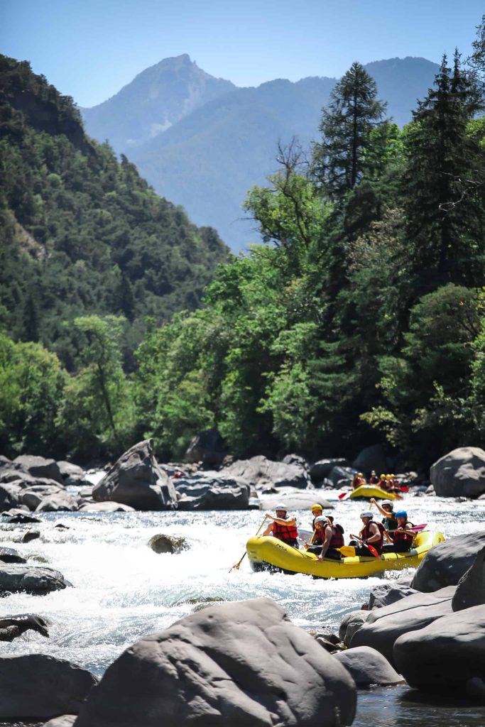 Rafting in Barcelonnette in the shark tooth rapid