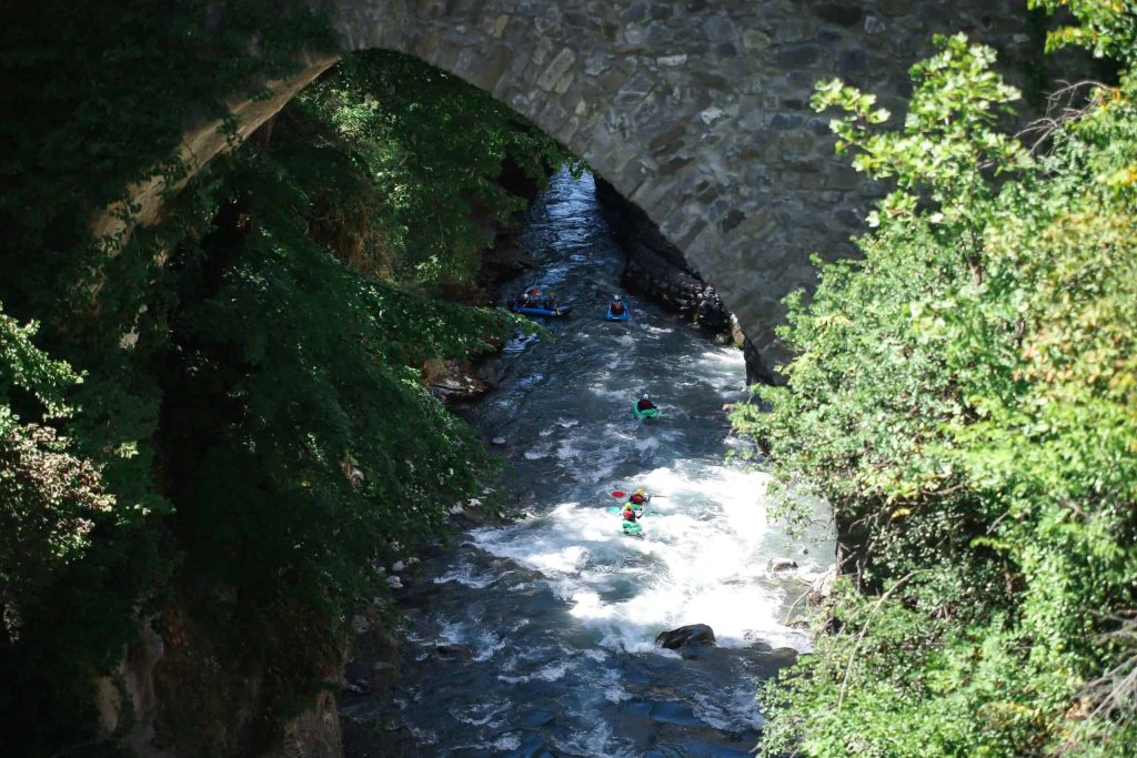 Afdaling per opblaasbare kajak naar de Lauzet Ubaye-kloof