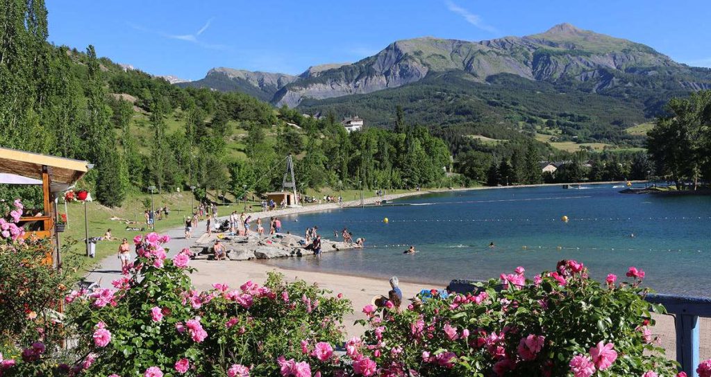 Plan d'eau de Jausiers. Article où se baigner en Ubaye