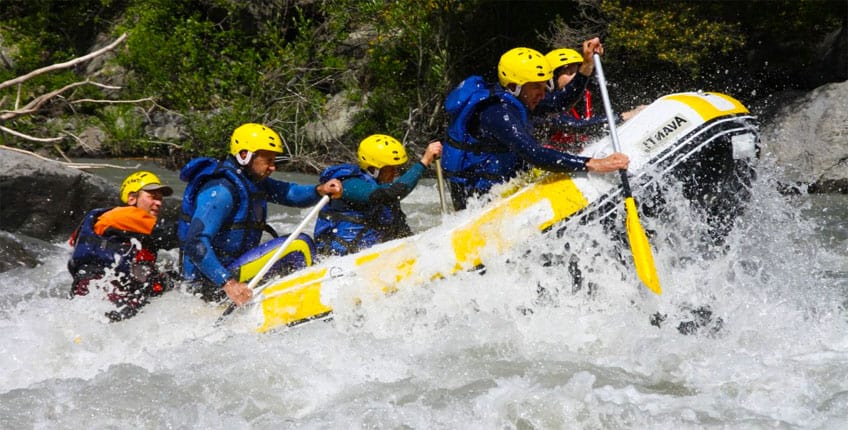 Experience a rafting descent in France on the Ubaye with crazy water in Lauzet