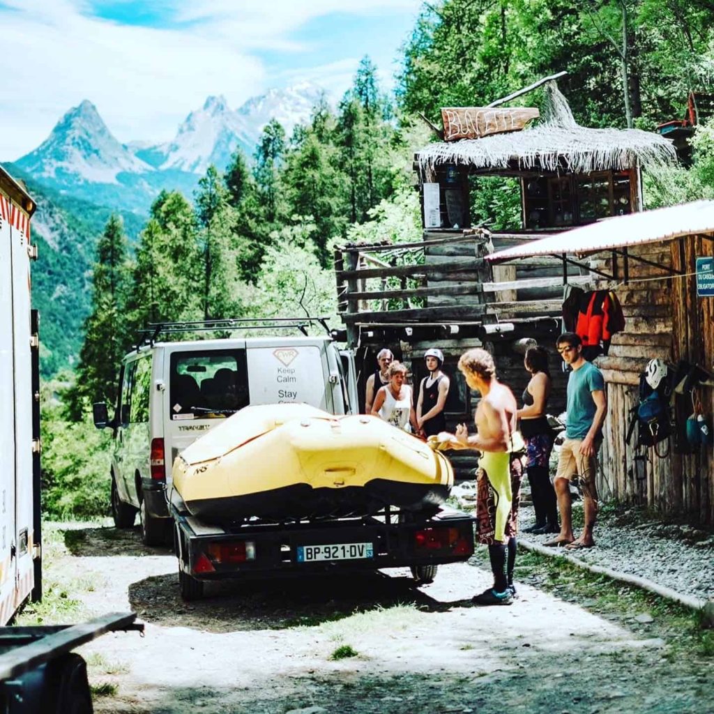 Départ pour la descente en rafting