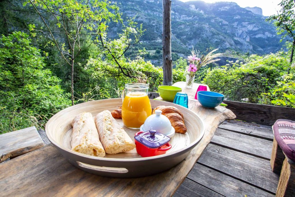 breakfast facing the Séolane