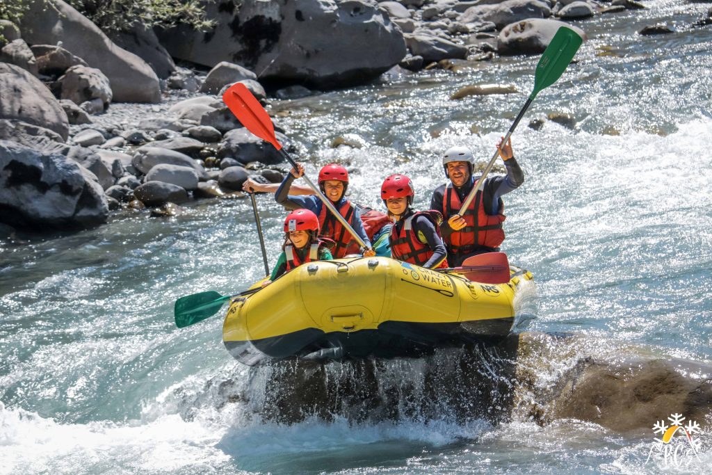 Rafting in Ubaye In 04. What is rafting?