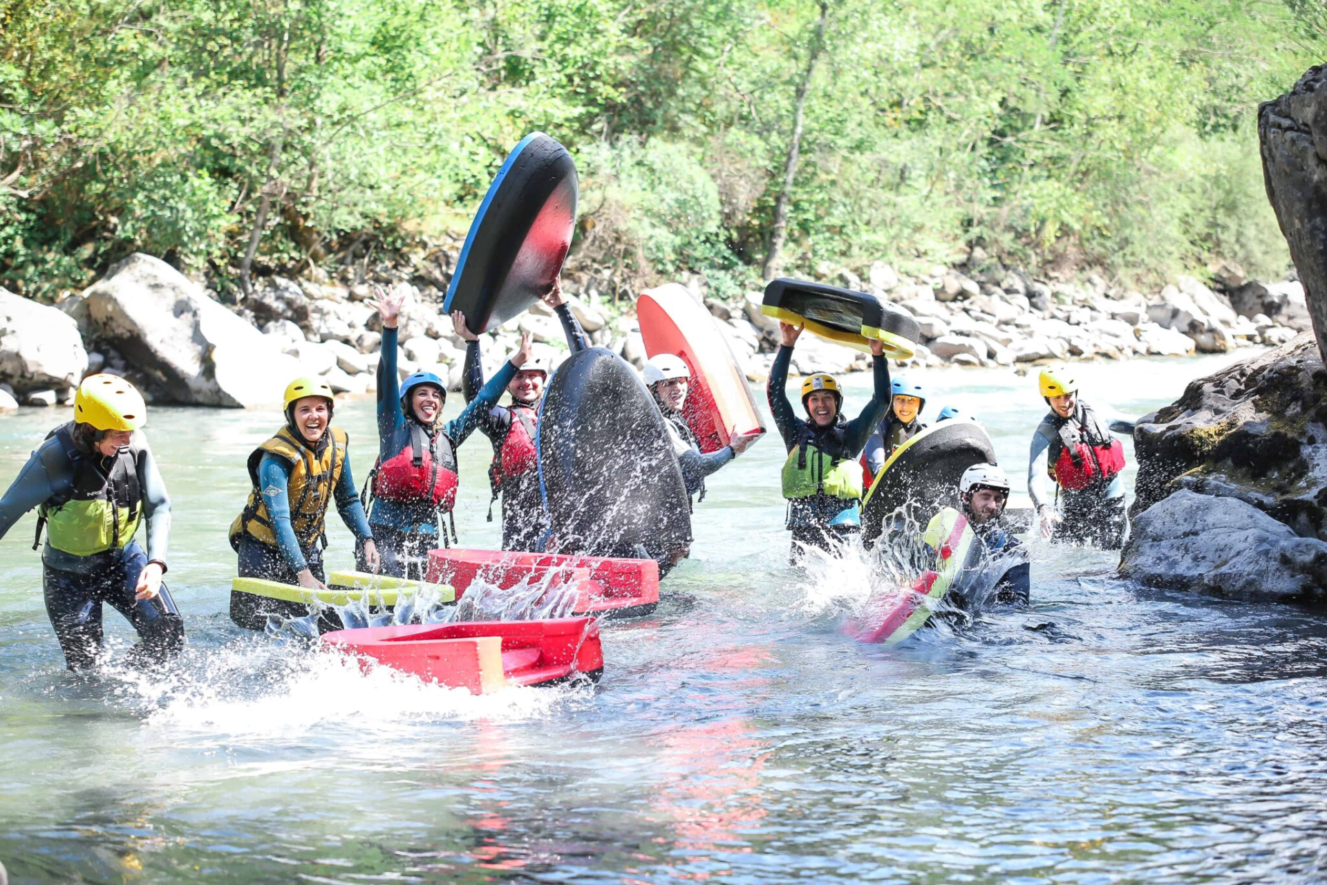 Groupe de enterrement de jeune vie en hydrospeed sur l'Ubaye