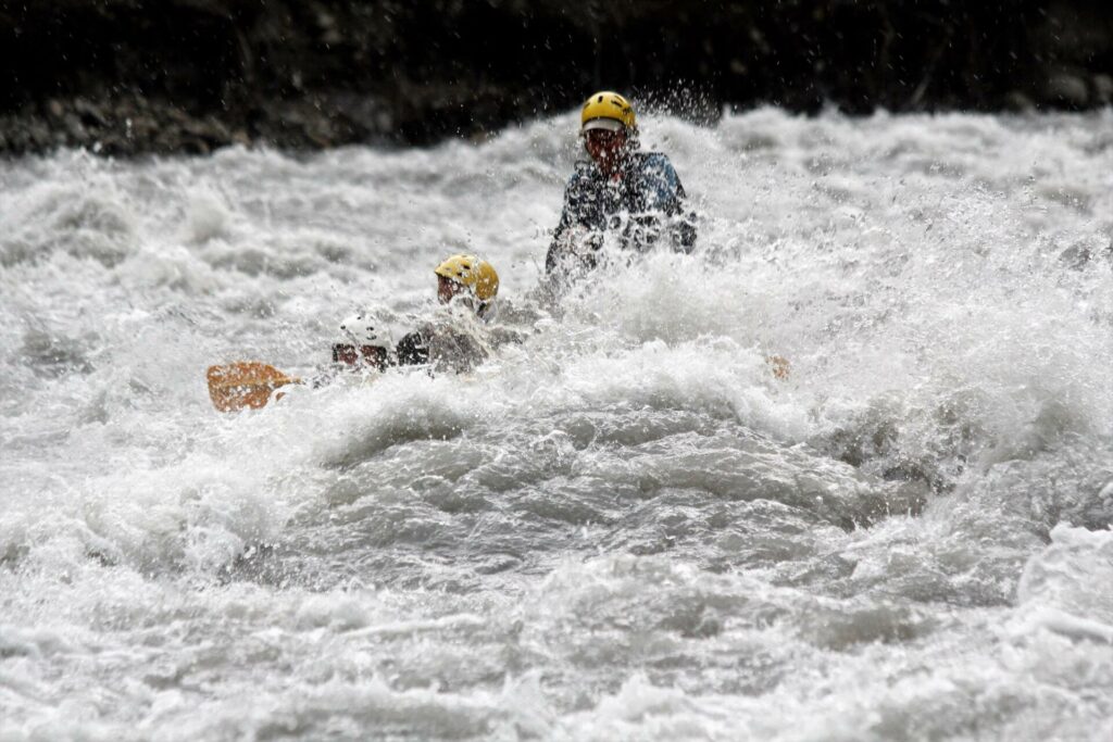 A Raft in France disappears in a wave of the Ubaye River