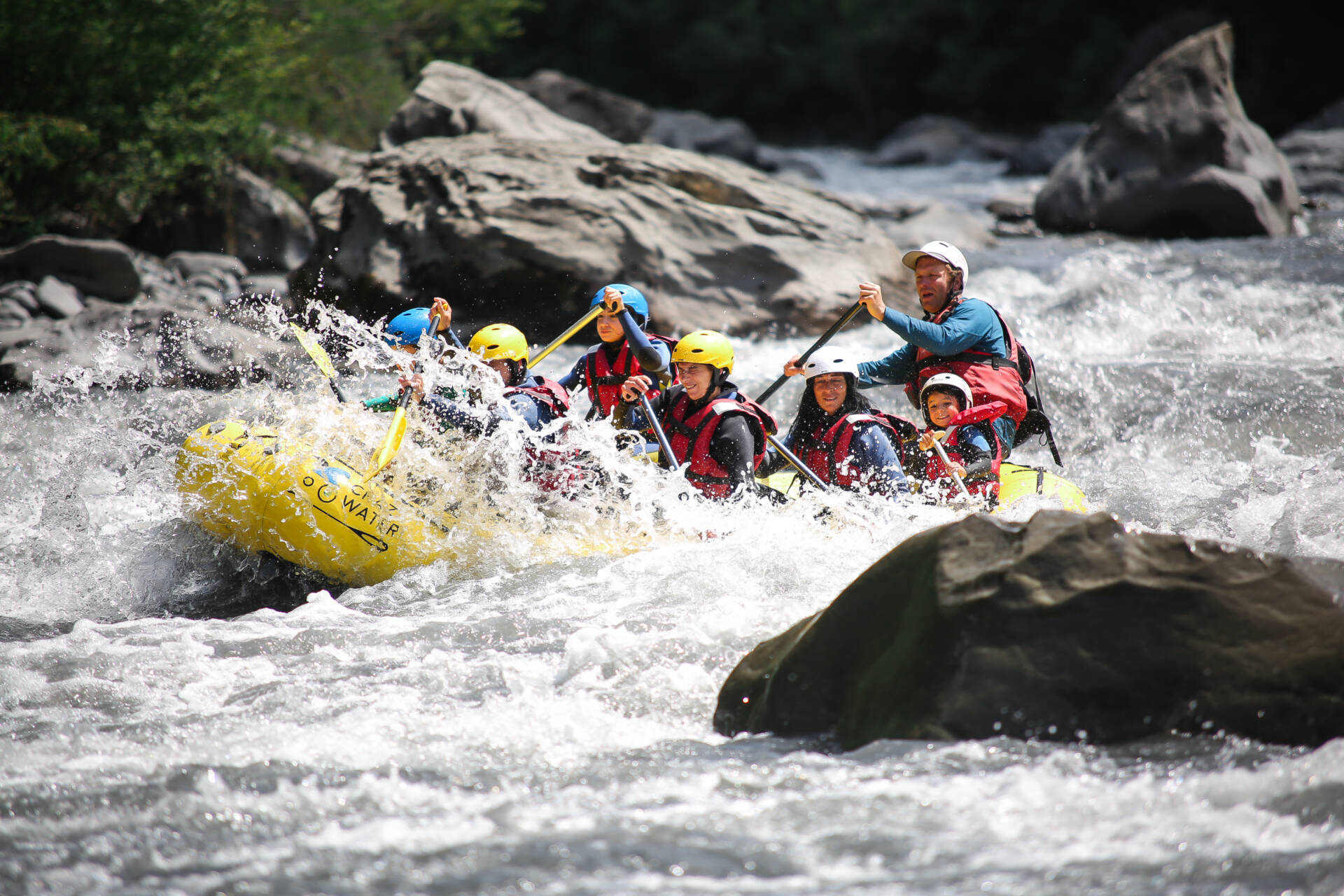 Découvrez le rafting sur l'Ubaye de Barcelonnette au Lac de serre ponçon