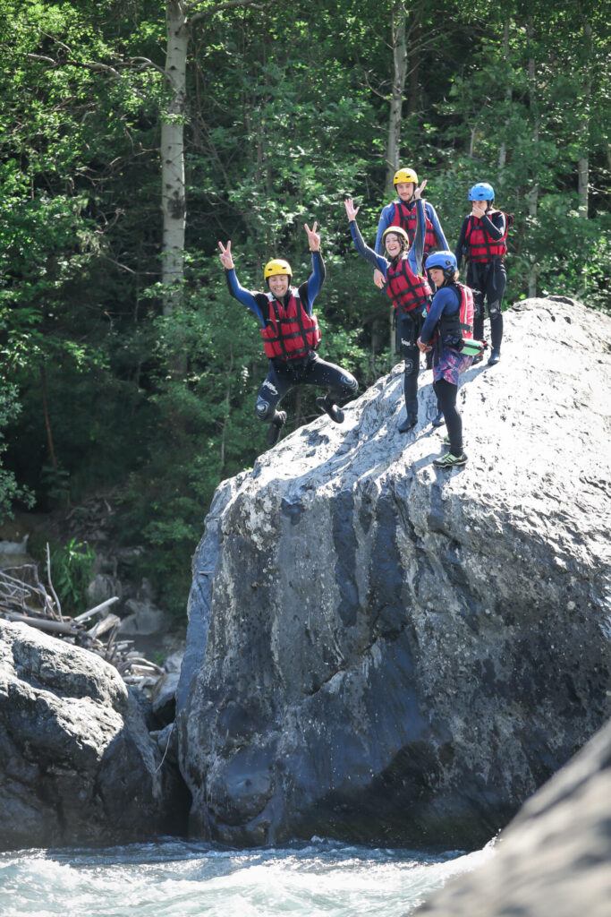 Jumping from the rock during the rafting descent