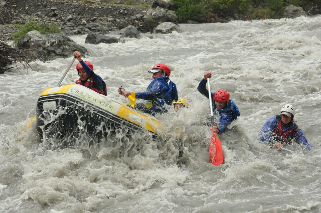 Spring rafting in Barcelonnette