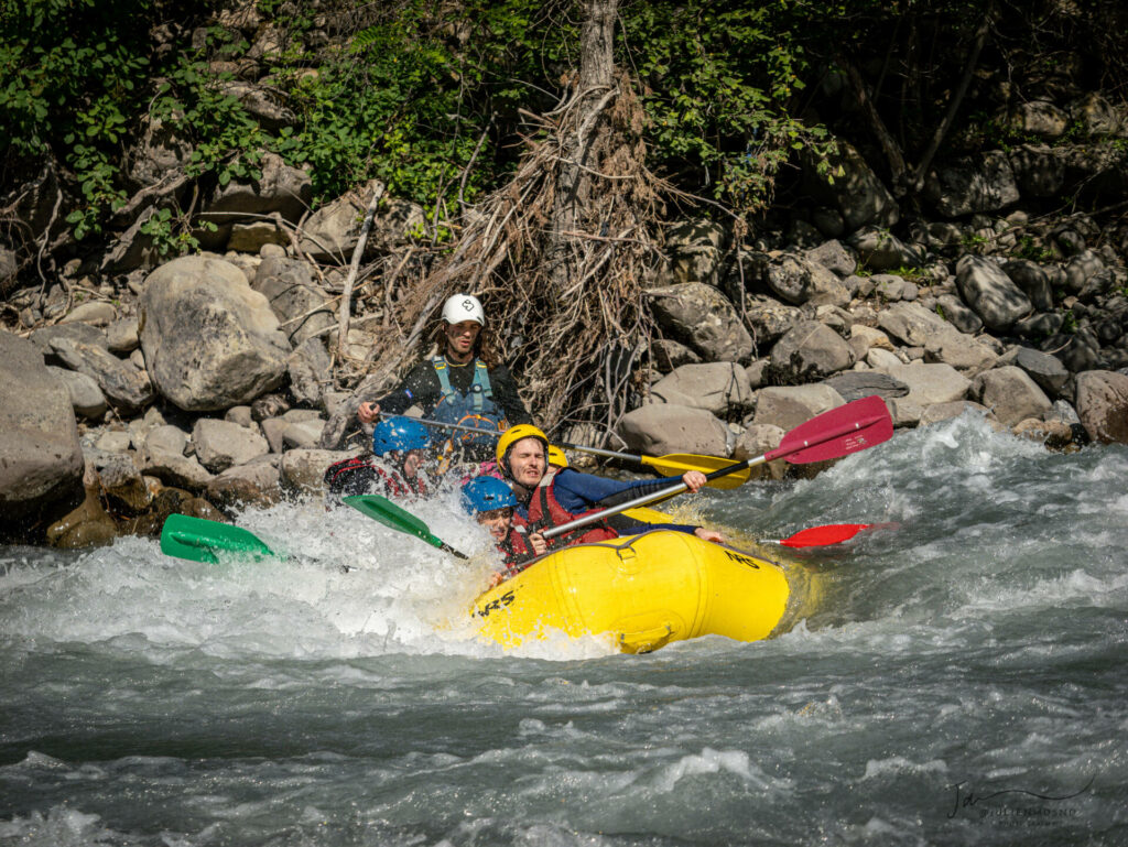 Descente en rafting pour un EVG dans les Alpes sur l'Ubaye
