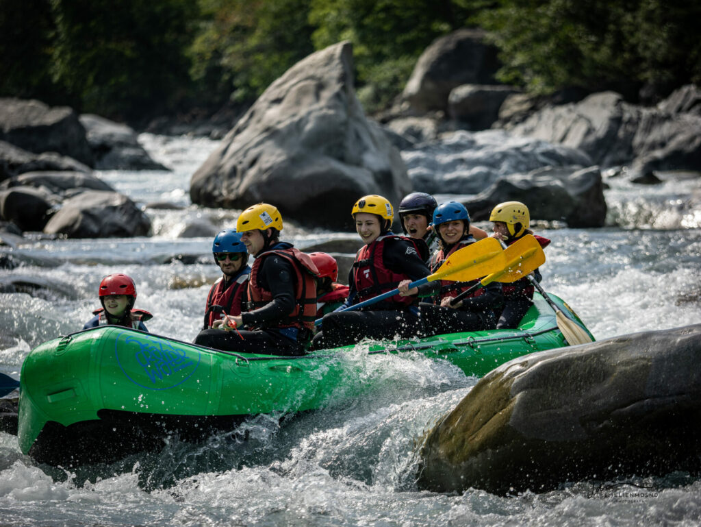 descente en rafting pour une colonie de vacance sur l'Ubaye